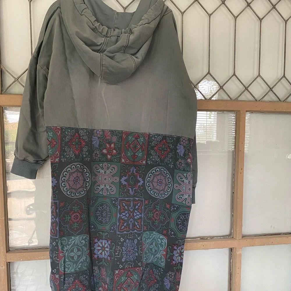 SURF PONCHO/KOREAN SWEATSHIRT DRESS w/ POCKETS & pretty design! Worn once⚡️EUC⚡️ - Picture 3 of 13